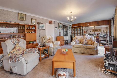 3 bedroom chalet for sale, Jaywick Lane, Clacton-On-Sea CO15