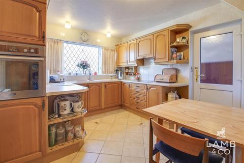 3 bedroom chalet for sale, Jaywick Lane, Clacton-On-Sea CO15