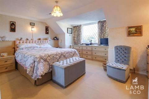 3 bedroom chalet for sale, Jaywick Lane, Clacton-On-Sea CO15