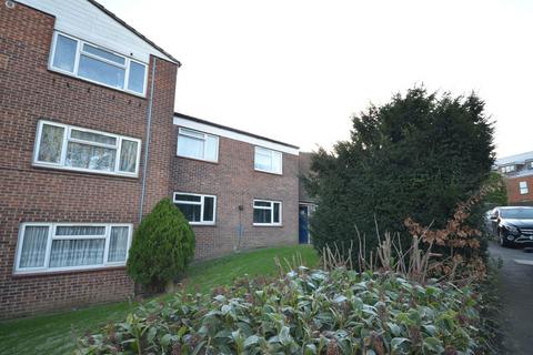 2 bedroom ground floor flat to rent, Catsey Lane, Bushey, WD23 4HY