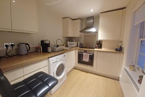 2 bedroom flat to rent, High Street, Stony Stratford