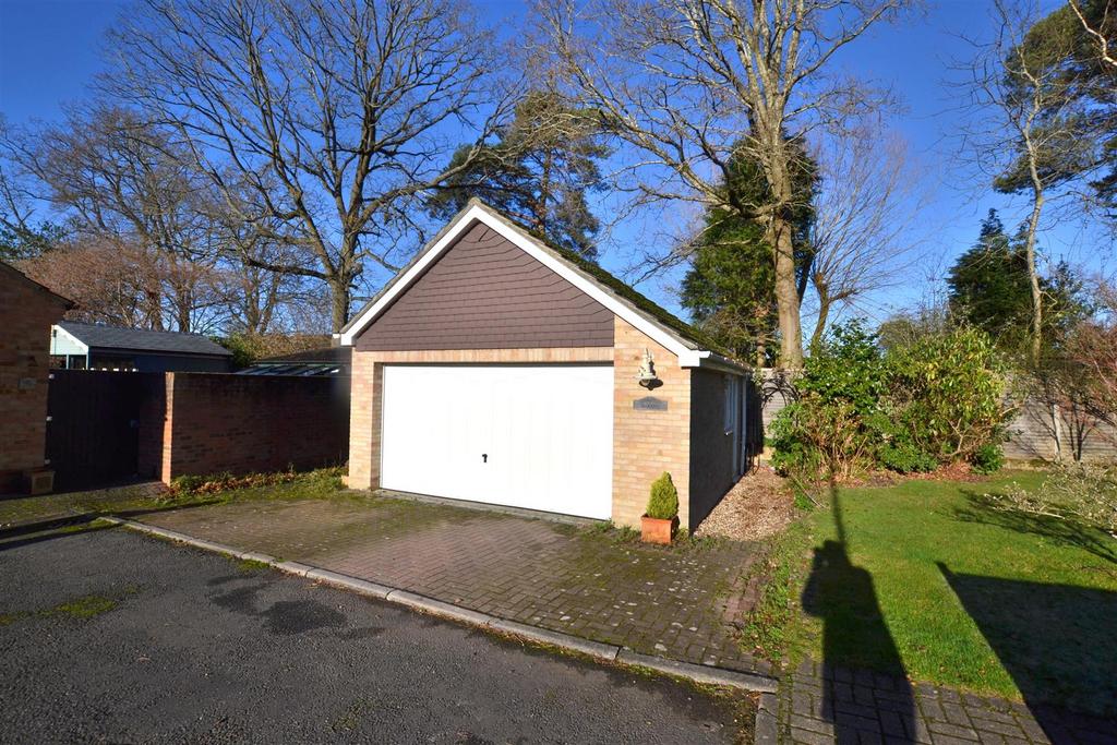 Double Garage &amp; Driveway].JPG