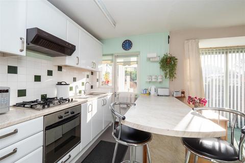 3 bedroom end of terrace house for sale, Ivydale Road, Carshalton