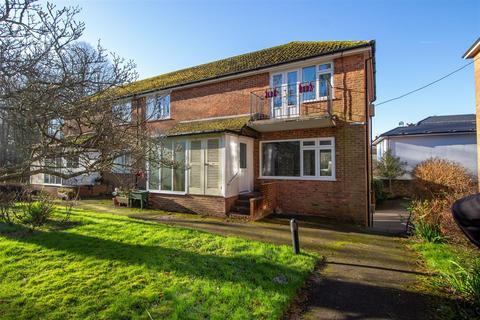 2 bedroom flat for sale, Meticulously renovated maisonette in Muster Court, Haywards Heath