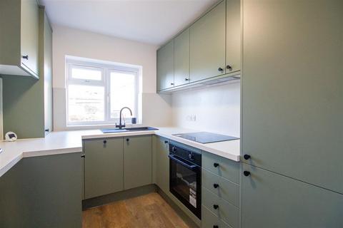 2 bedroom flat for sale, Meticulously renovated maisonette in Muster Court, Haywards Heath