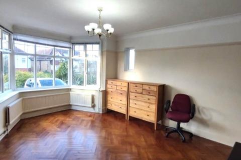 4 bedroom semi-detached house to rent, Nether Street, London N12