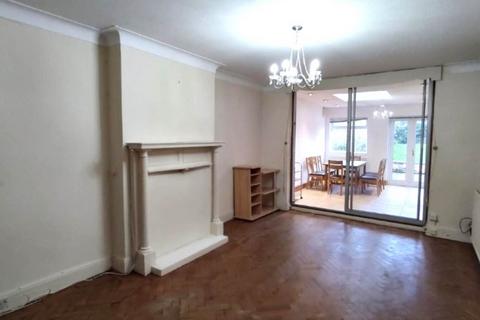 4 bedroom semi-detached house to rent, Nether Street, London N12