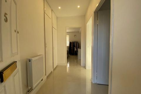 1 bedroom flat to rent, Lochinvar Street, London SW12