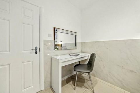 3 bedroom apartment to rent, Gloucester Place, London, W1U