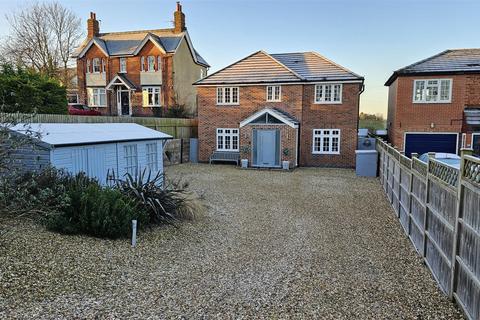 4 bedroom detached house for sale, Main Road, Barnstone