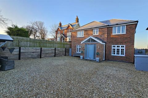 4 bedroom detached house for sale, Main Road, Barnstone