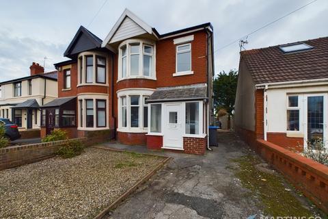 3 bedroom semi-detached house to rent, Sandgate, Blackpool FY4