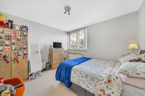 3 bedroom apartment to rent, Weekley Square, Wandsworth SW11