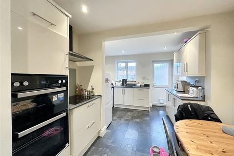 3 Chestnut Grove, Westbury, BA13 3NW