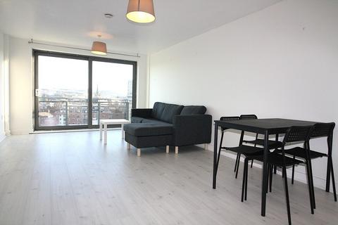 2 bedroom apartment to rent, Spacious top floor apartment with stunning views and allocated parking