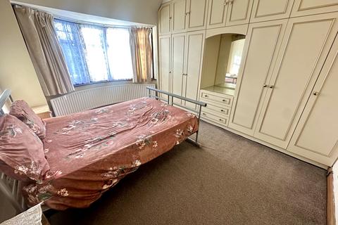 4 bedroom flat to rent, Lady Margaret Road,  Southall, UB1