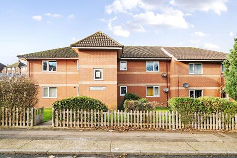 2 bedroom flat for sale, Churchill Avenue, Chatham ME5