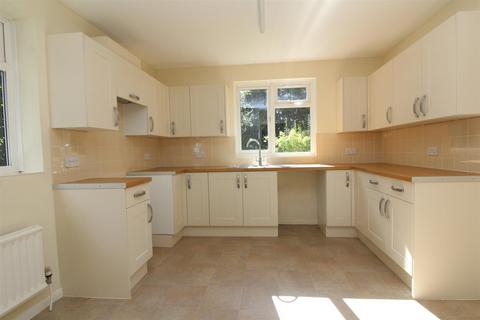 4 bedroom detached house to rent, High Street North, Stewkley