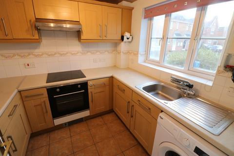 2 bedroom terraced house to rent, Salcey Close, Kingswood, Hull