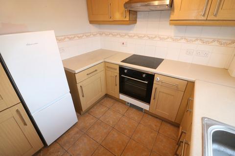 2 bedroom terraced house to rent, Salcey Close, Kingswood, Hull