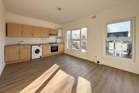 2 bedroom maisonette to rent, Clifton Road, South Norwood