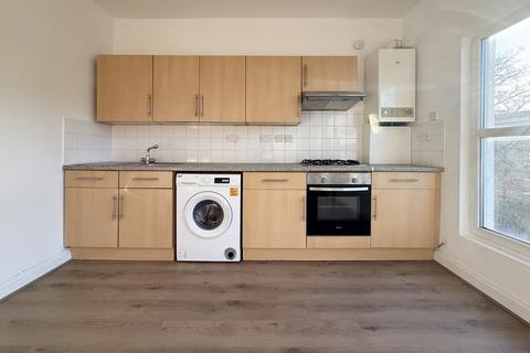 2 bedroom maisonette to rent, Clifton Road, South Norwood