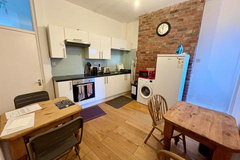 1 bedroom end of terrace house to rent, Ordnance Row, Portsmouth PO1