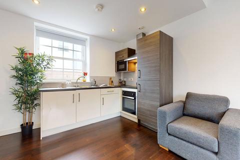 2 bedroom apartment to rent, Apt 14, Park Square Residence, 21 Park Square South LS1