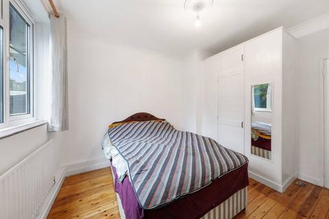 2 bedroom flat to rent, Dorset Road, Oval, London, SW8