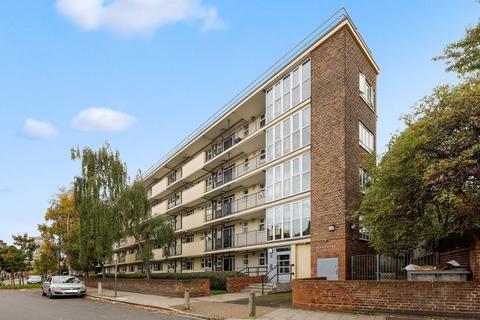 2 bedroom flat to rent, Dorset Road, Oval, London, SW8