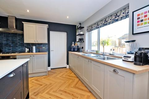 10 Strickland Crescent, Leeds, LS17 8JZ