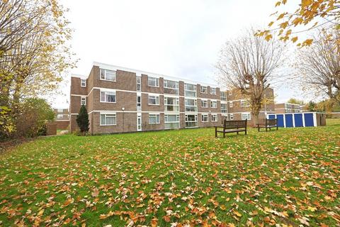 3 bedroom apartment for sale, Norfolk House, Stratton Close, Edgware, Greater London, HA8 6PS