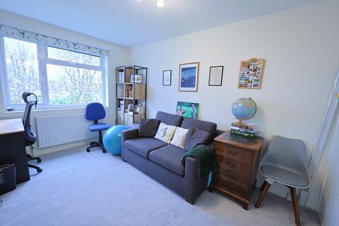 6, Norfolk House Stratton Close, Edgware, HA8 6PS