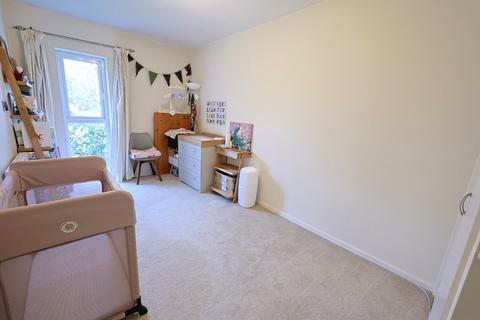 6, Norfolk House Stratton Close, Edgware, HA8 6PS