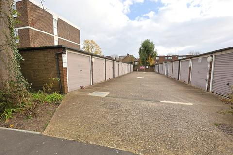 6, Norfolk House Stratton Close, Edgware, HA8 6PS