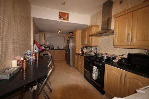 4 bedroom semi-detached house to rent, Longsight M13