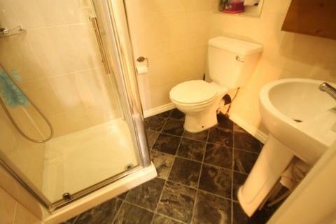 4 bedroom semi-detached house to rent, Longsight M13