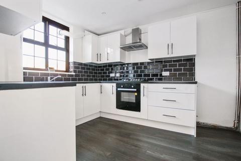 3 bedroom semi-detached house to rent, Brunswick Road, Bexleyheath