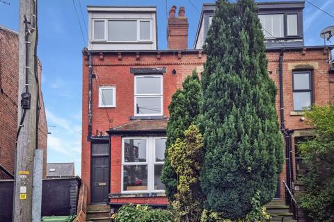 2 bedroom end of terrace house to rent, Lumley Grove, Leeds