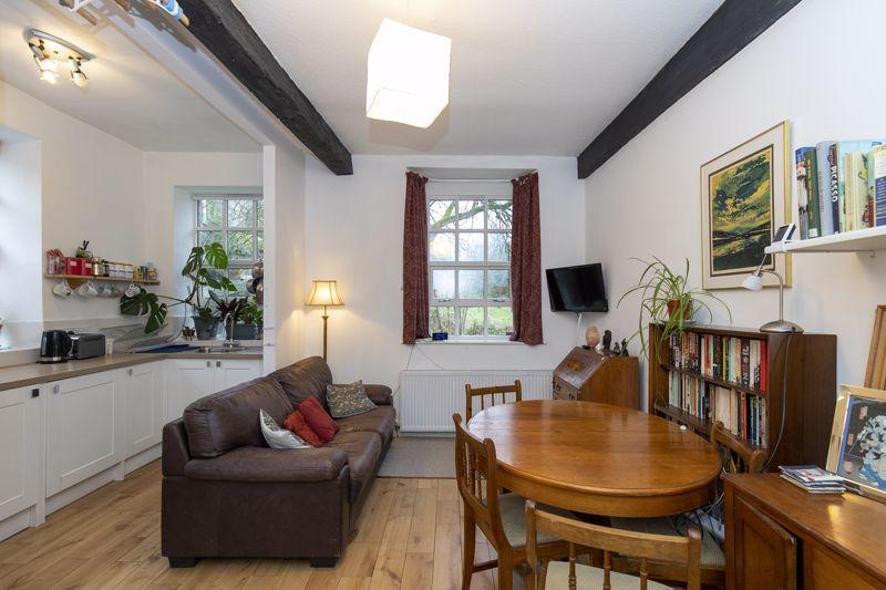 Living Room /...