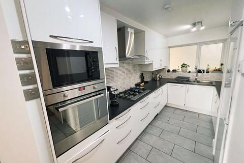 2 bedroom flat to rent, Dennis Lane, Stanmore, Middlesex, HA7 4JF