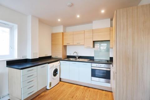 2 bedroom flat to rent, Acorn Close, Langley