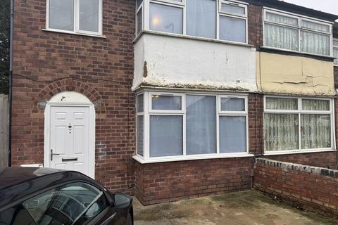 2 bedroom semi-detached house to rent, Lawfred Avenue, Wednesfield, WV11