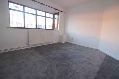 3 bedroom terraced house to rent, Chase Road, Walsall