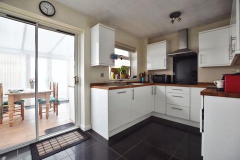 2 bedroom semi-detached house to rent, Senior Drive, Salisbury