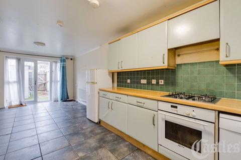 4 bedroom terraced house for sale, Eastway, London