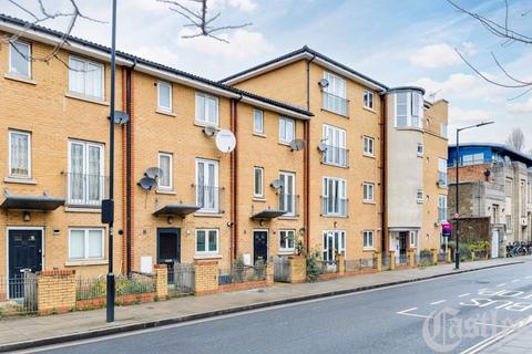 4 bedroom terraced house for sale, Eastway, London