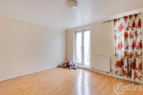 4 bedroom terraced house for sale, Eastway, London