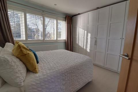9 Darwall Drive, Ascot, SL5 8NB
