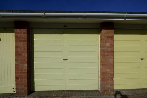 Garage to rent, Chichester Court, Rustincton